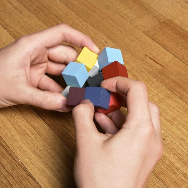 Elasti Cube 3D - Puzzle en bois Kikkerland 